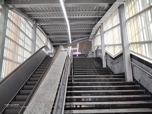 Majherhat metro stair railing – side angle